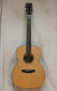 Eastman E2OM All Solid Cedar/Sapele w/ dlx bag